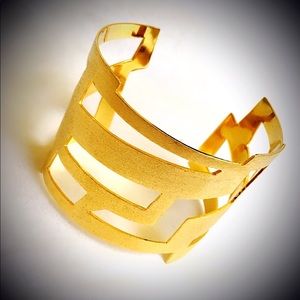 Gold bracelet